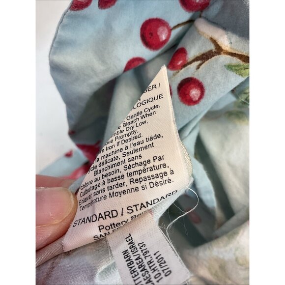 Pottery Barn Queen/Full Duvet Set 2 Shams Cardinal Berries Winter Bird holiday - Picture 9 of 10